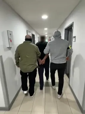 Postrzelił byłą partnerkę i uciekł. Zatrzymano go po obławie w Swarzędzu