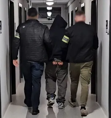 Poznań: miał sądowy zakaz, a policjanci znaleźli w aucie ponad 130 g marihuany
