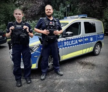 Sekundy od tragedii w Poznaniu - policjant uratował 3-dniowe dziecko