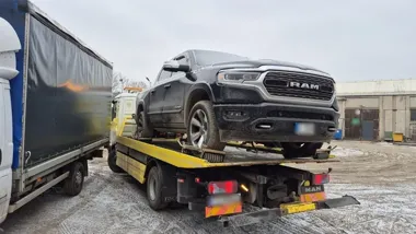 Ustawiona kradzież Dodge RAM - próbowali wyłudzić prawie 700 tys. zł