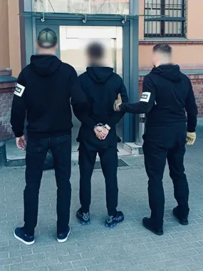 Trzy sądowe zakazy i alkohol - kierowca z Poznania został odesłany do kraju