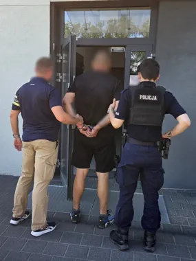 Wjechali Golfem do rowu, potem mieli zamienić się miejscami