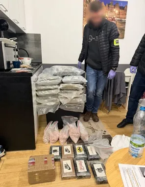 Poszukiwany wpadł w Poznaniu - w mieszkaniu leżały narkotyki za 6 milionów