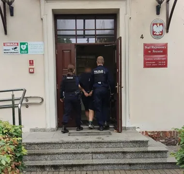 Miał 1,5 promila i cztery zakazy. Schował się przed policją na tylnej kanapie