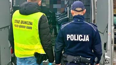 Wyprzedzał na przejściu - skończyło się nakazem wyjazdu z Polski