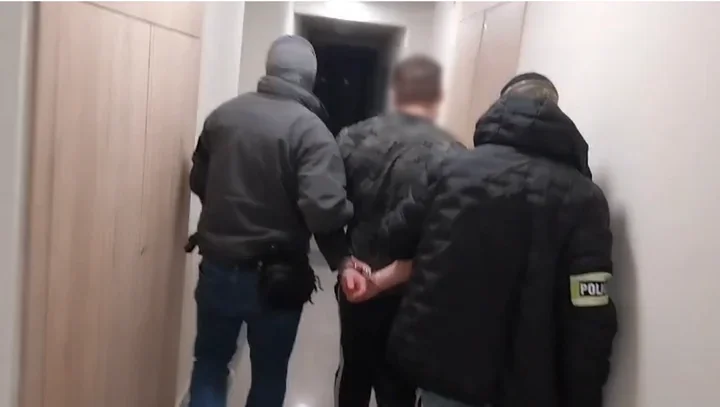 Uderzył ochroniarza i groził przejechaniem - zatrzymano 37-latka z Jeżyc