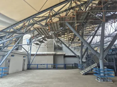 Stara membrana nad IV trybuną znika z Enea Stadionu, ale kibice nie stracą miejsc