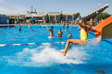 Sześć turnusów i park linowy. POSiR uruchamia zapisy na letnie półkolonie