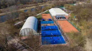 Na Ratajach znów można grać na cegle. Korty są już otwarte