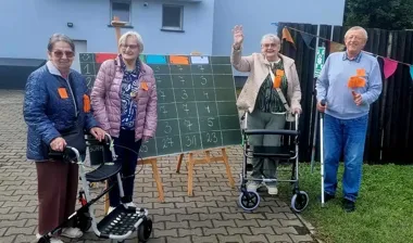 Mieszkańcy DPS w Lisówkach najlepsi w Wielkopolsce. Przywieźli puchar
