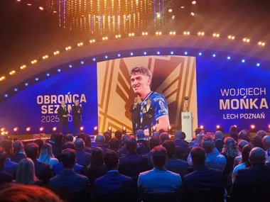 Z Kostrzyna na szczyt Ekstraklasy. Mońka został najlepszym obrońcą sezonu