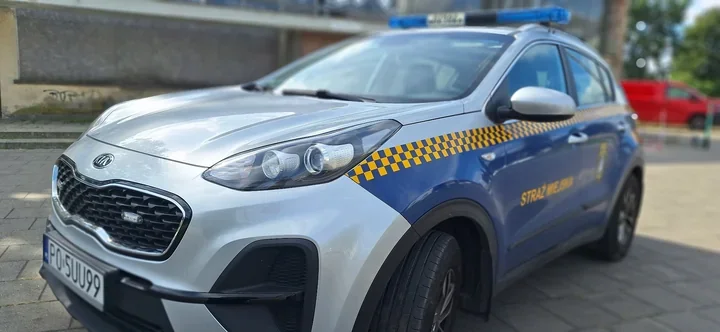 Agresja na przystanku w Poznaniu. Policja zatrzymała mężczyznę