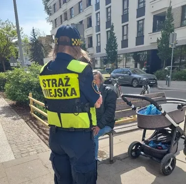Mandat za alkohol nie kończy sprawy - strażnicy wracają do tych samych interwencji