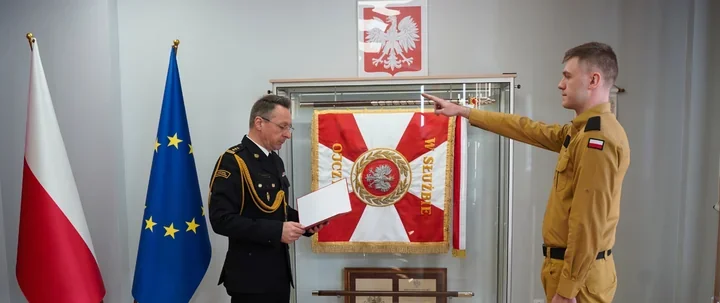 Strażak z Poznania złożył ślubowanie - zaczyna służbę w stanowisku kierowania
