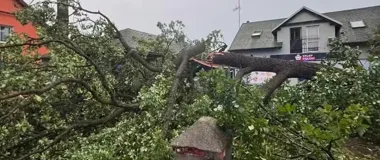 Burze nad Wielkopolską. Ponad 300 interwencji, uszkodzone dachy i auta