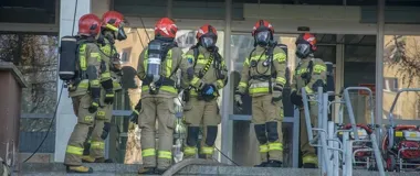 Strażacy ćwiczyli w byłej komendzie w Pile - wentylacja taktyczna w praktyce