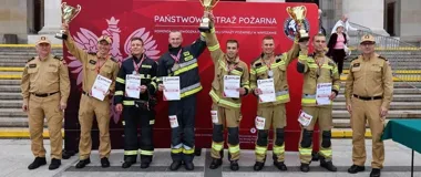 Strażacy z Poznania wbiegli na 30. piętro. Dwa srebra w Warszawie