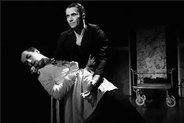 Nastolatka w labiryncie postaci. Teatr Polski pokaże „Draculę”