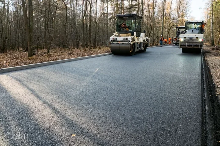Prace przy nawierzchni – łatanie jezdni na Umultowskiej i Połabskiej