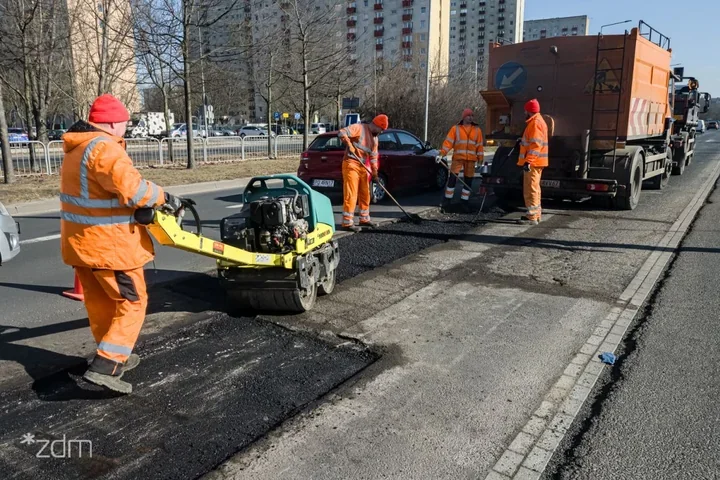Łatanie dziur w jezdniach Poznania – kierowcy powinni liczyć się z utrudnieniami