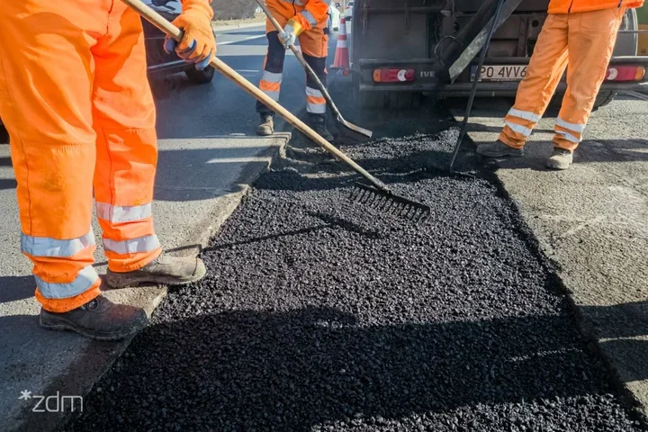 Dziury i łaty wracają na poznańskie ulice, a Kiekrz czeka na równiarkę