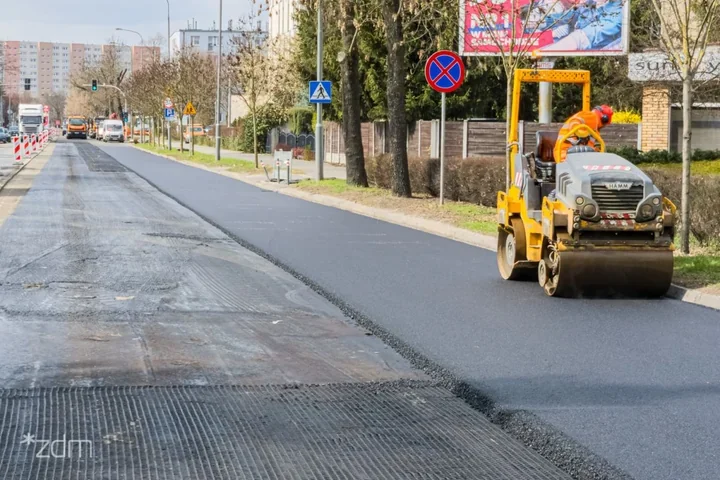 Poznańskie ulice czeka dzień łatania dziur i pracy równiarek