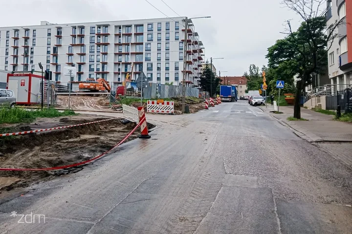 Janickiego w przebudowie. Nowe chodniki i lepsze światło na odcinku