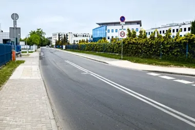 Nowe światła i chodnik na Naramowicach. Skrzyżowanie ma być bezpieczniejsze po zmroku