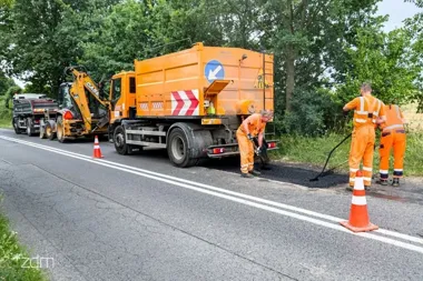 Prace drogowe na 11 ulicach Poznania. Jest też równiarka w Umultowie