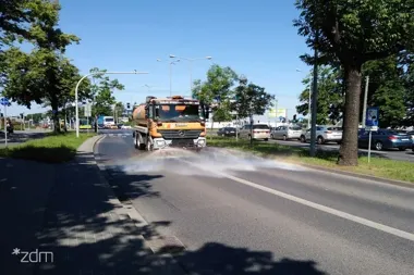Polewaczki wjadą na 159 ulic. ZDM schłodzi centrum Poznania przed falą upałów