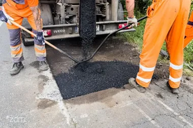 Remonty i ubytki na poznańskich ulicach. Kierowcy muszą zwolnić