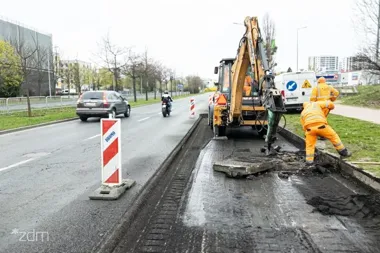 Łatanie jezdni w kilku punktach Poznania. Kierowcy muszą zwolnić