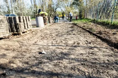 Na Woli stary chodnik znika, a droga do Bużańskiej ma być równa