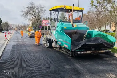 Poznańskie ulice z łatami i równiarkami. Drogowcy ruszają w kilka punktów miasta
