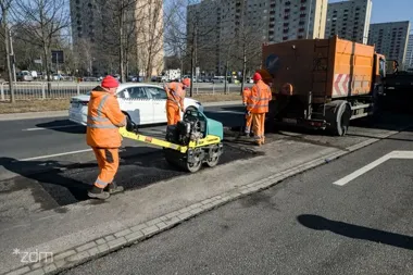 Ubytki i nierówności pod naprawę. Drogowcy pojawią się na kilku ulicach Poznania