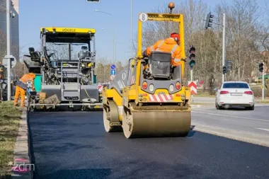 W Poznaniu trwa seria remontów. Na kilku ulicach kierowcy muszą uważać
