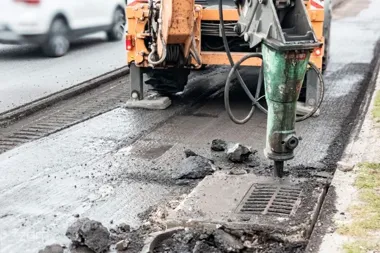 Naprawy na kilku ulicach. Na dwóch odcinkach trzeba zwolnić do 30 km/h