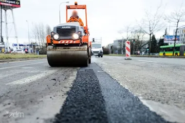 Wtorek z łataniem dziur w Poznaniu. Drogowcy ruszą na kilka ważnych ulic