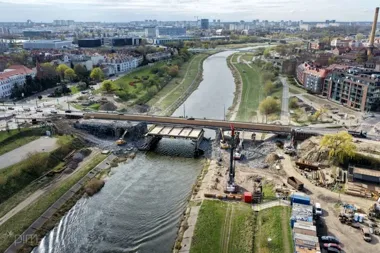Wieżowa znika z mapy przejazdu przy moście, a rozbiórka nabiera tempa