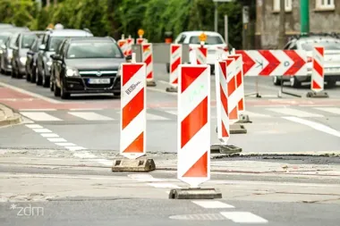 Dostawy na plac budowy przy DPS – na ul. Konarskiego wprowadzono zakaz zatrzymywania