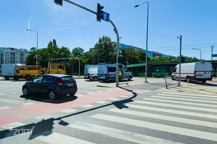 Serbska i Naramowicka zablokowane po wypadku. Ruch stoi w obu kierunkach