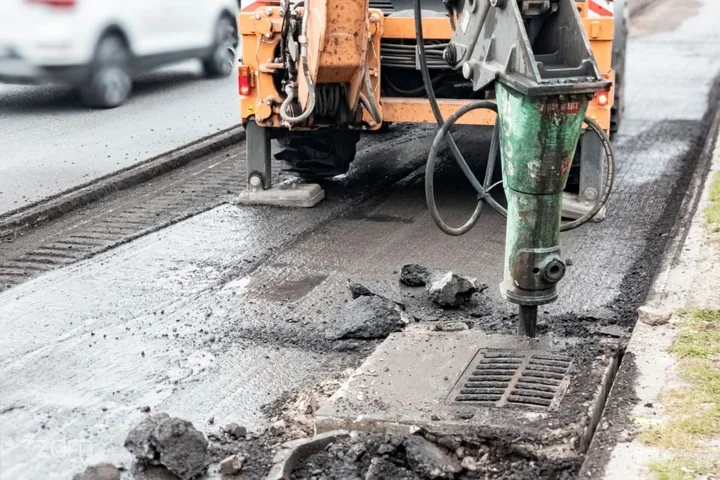 Naprawy na kilku ulicach. Na dwóch odcinkach trzeba zwolnić do 30 km/h
